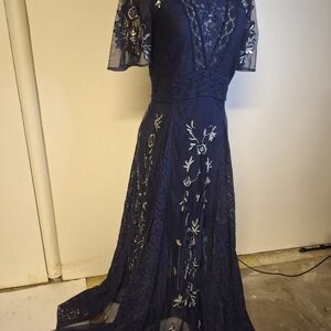 Amelia Rose Floral Lace Maxi Dress in Navy Size 4